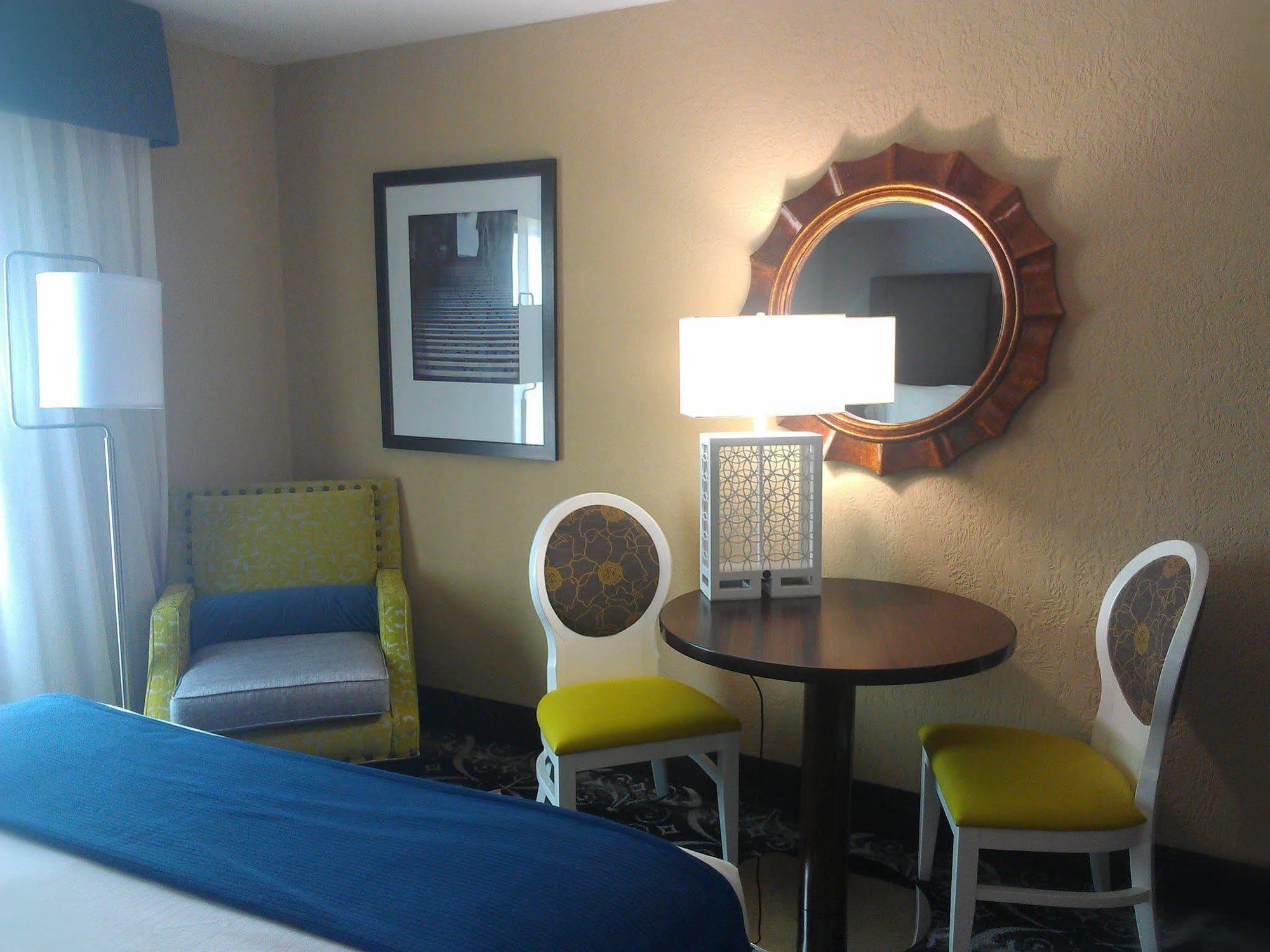 Hotel Express & North Kansas By Ihg