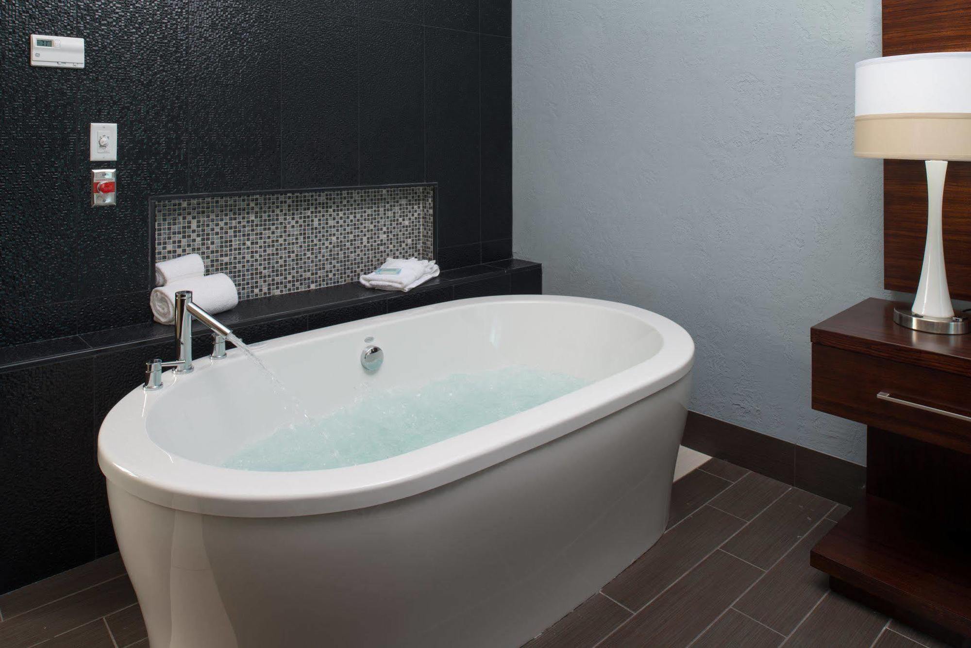 Express & North Kansas By Ihg 2*
