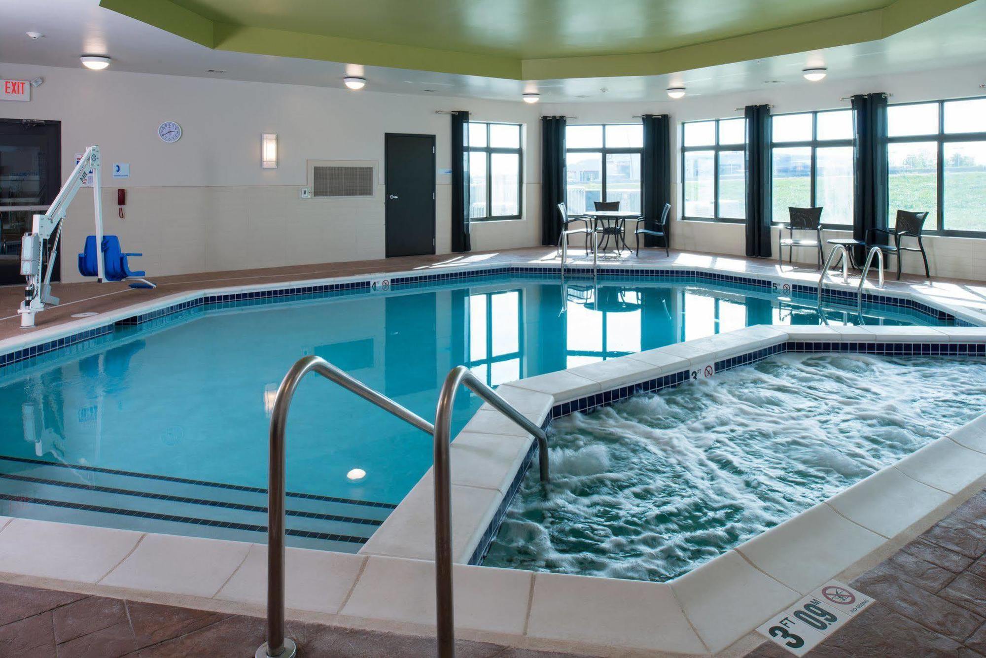 Hotel Express & North Kansas By Ihg