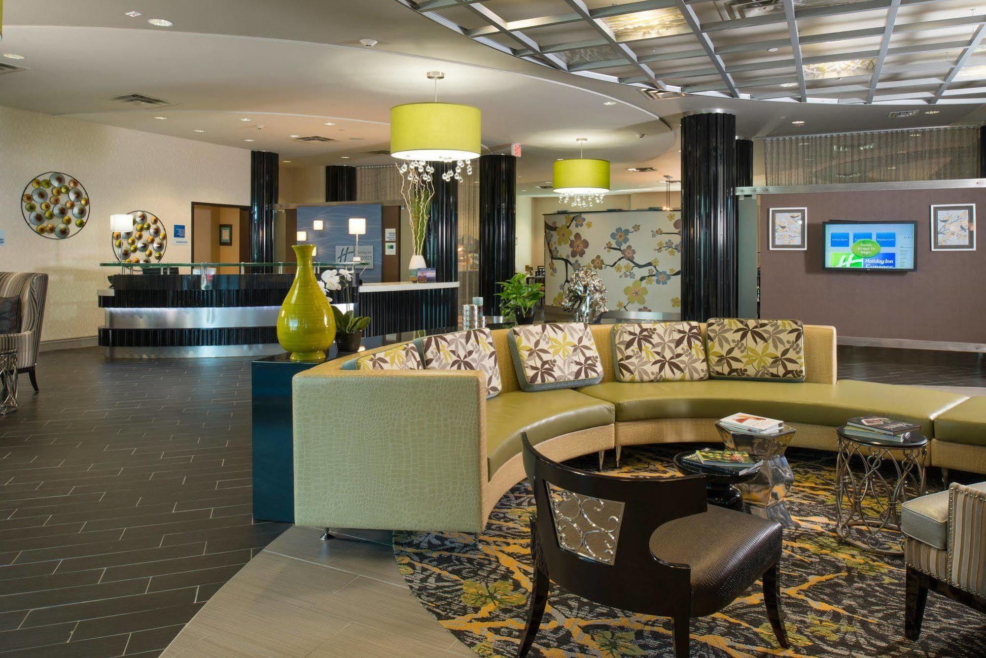 Express & North Kansas By Ihg Kansas City