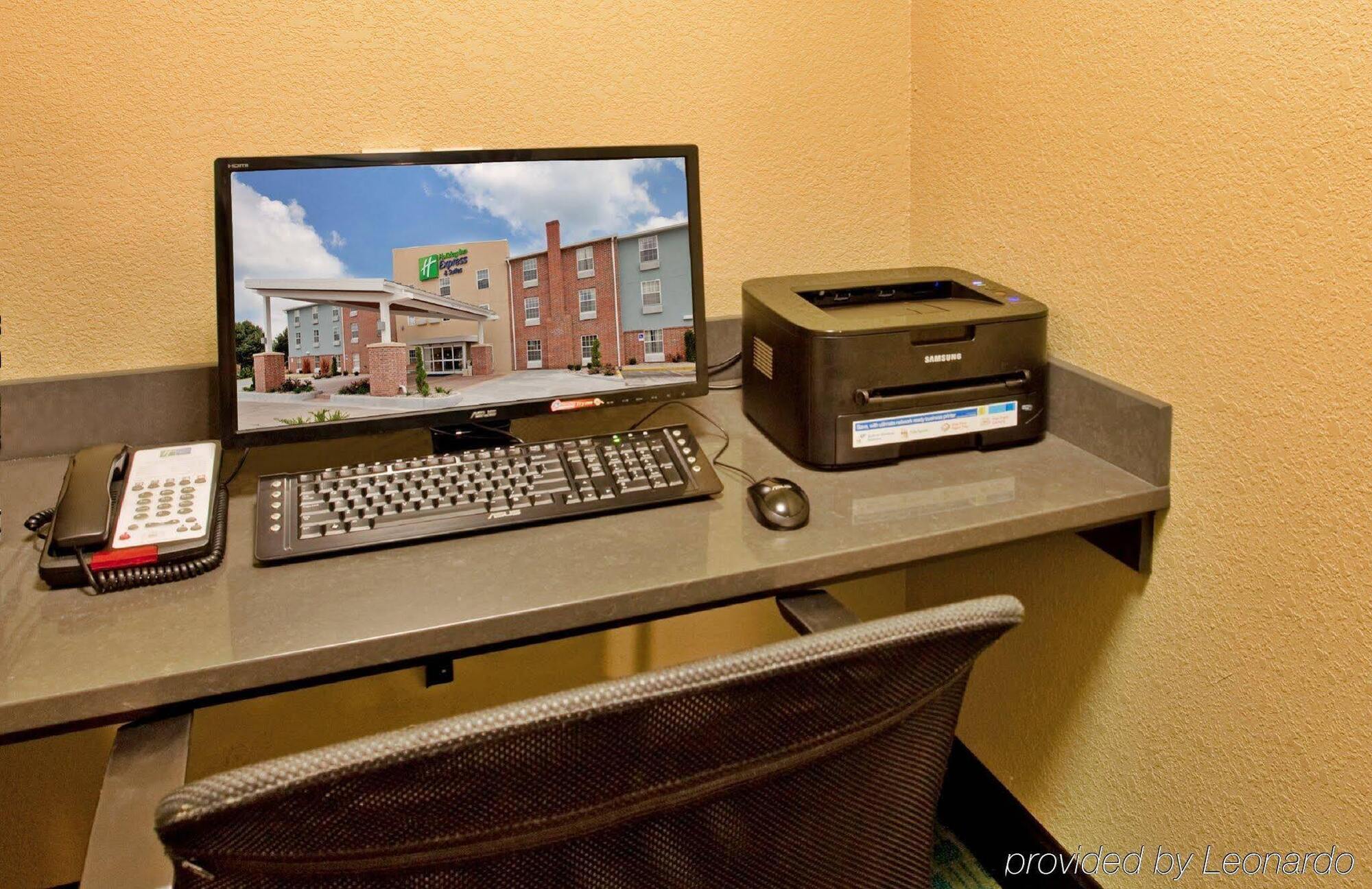 Express & North Kansas By Ihg Kansas City