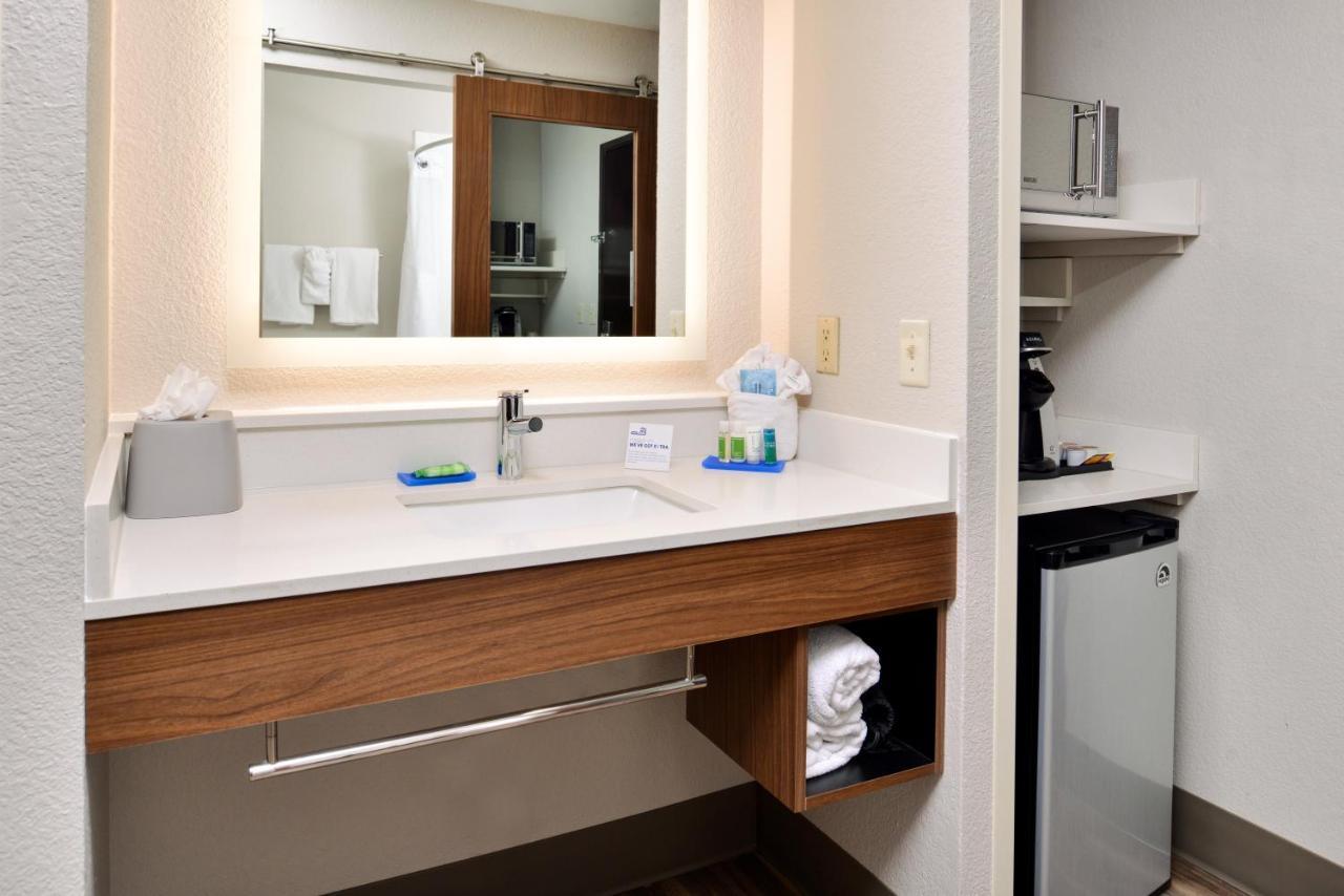 Hotel Express & North Kansas By Ihg Kansas City