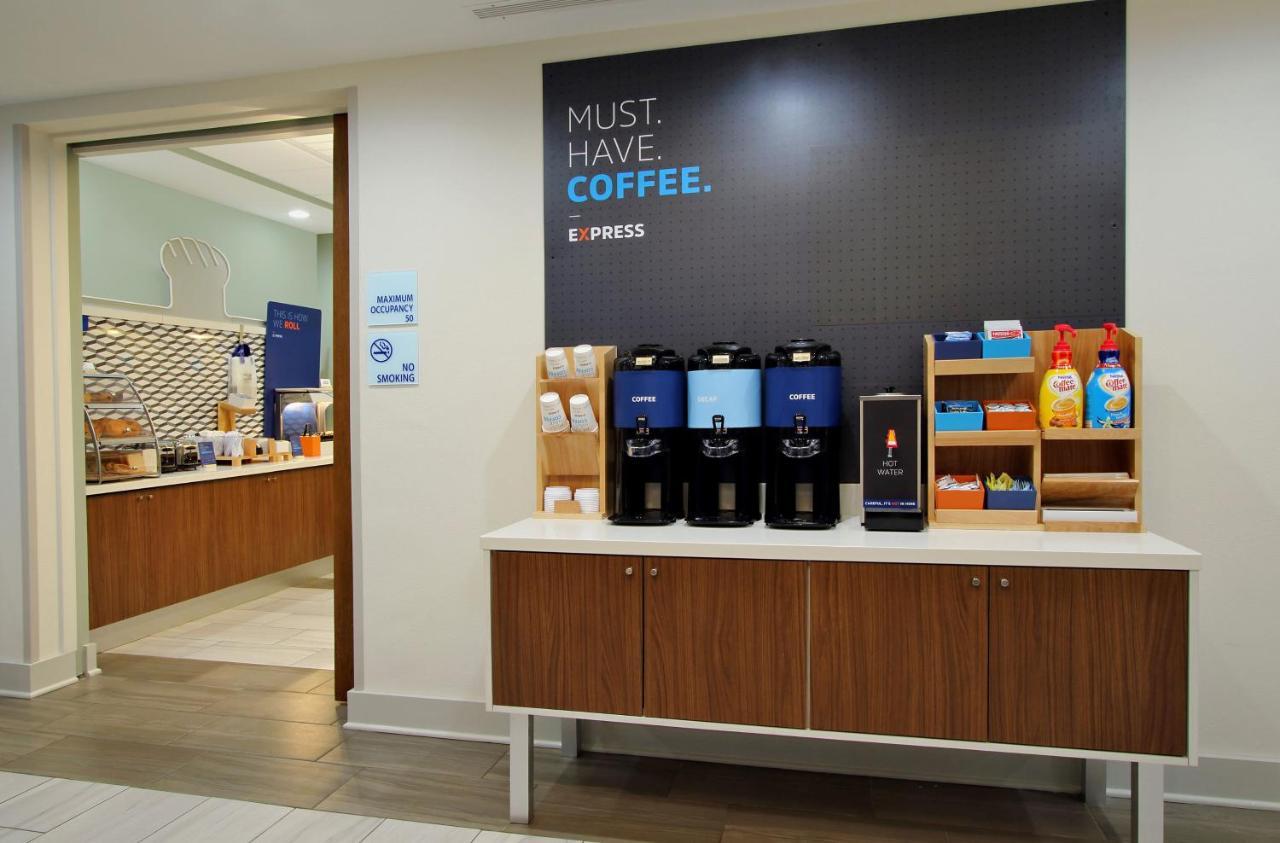 Express & North Kansas By Ihg Hotel Kansas City