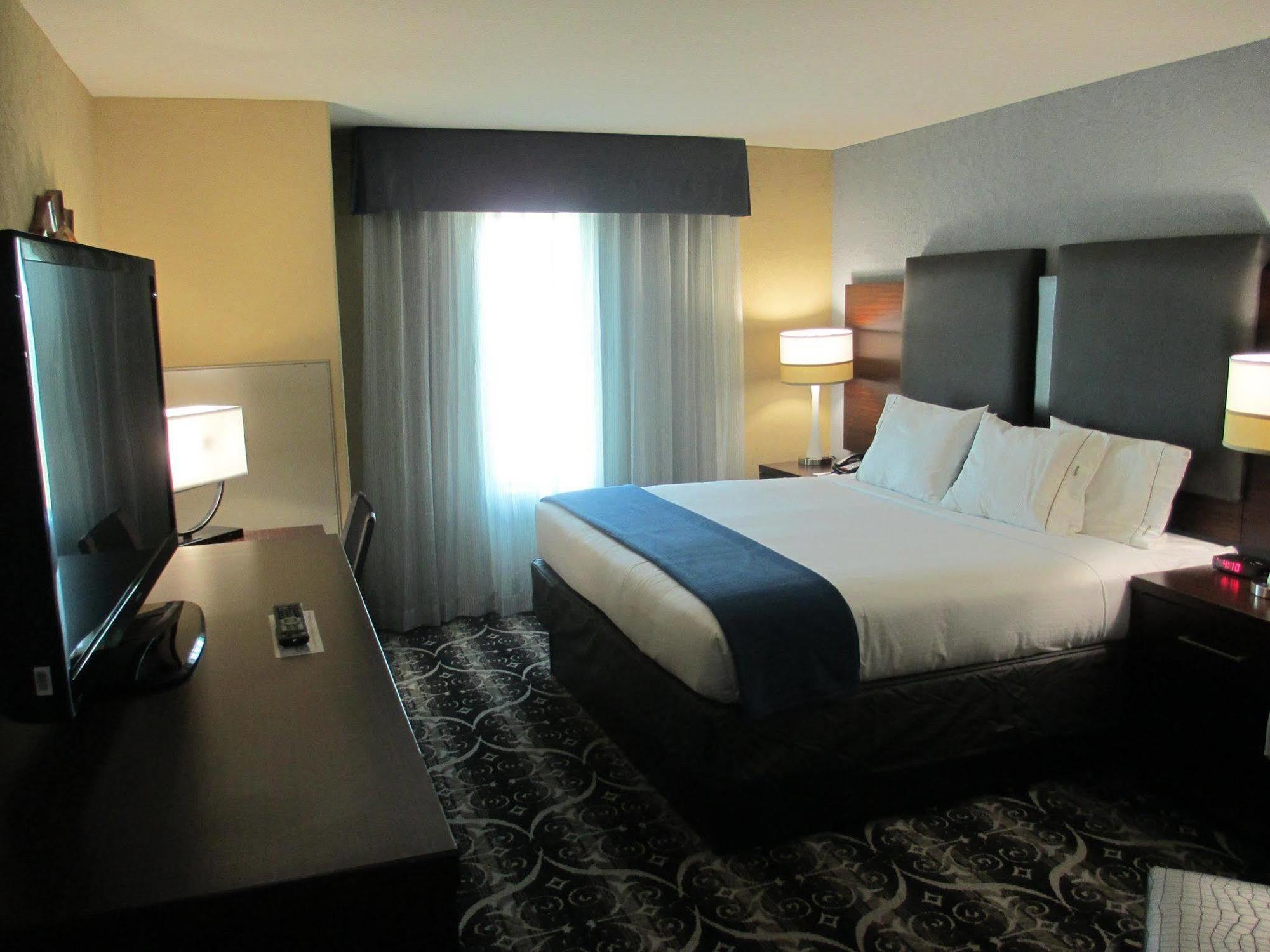 Express & North Kansas By Ihg 2* Kansas City