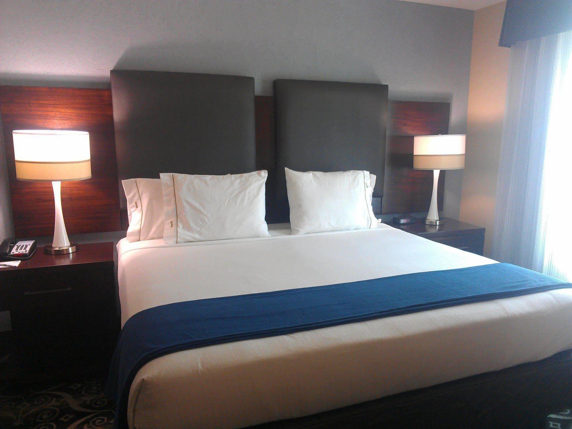 Express & North Kansas By Ihg 2* Kansas City