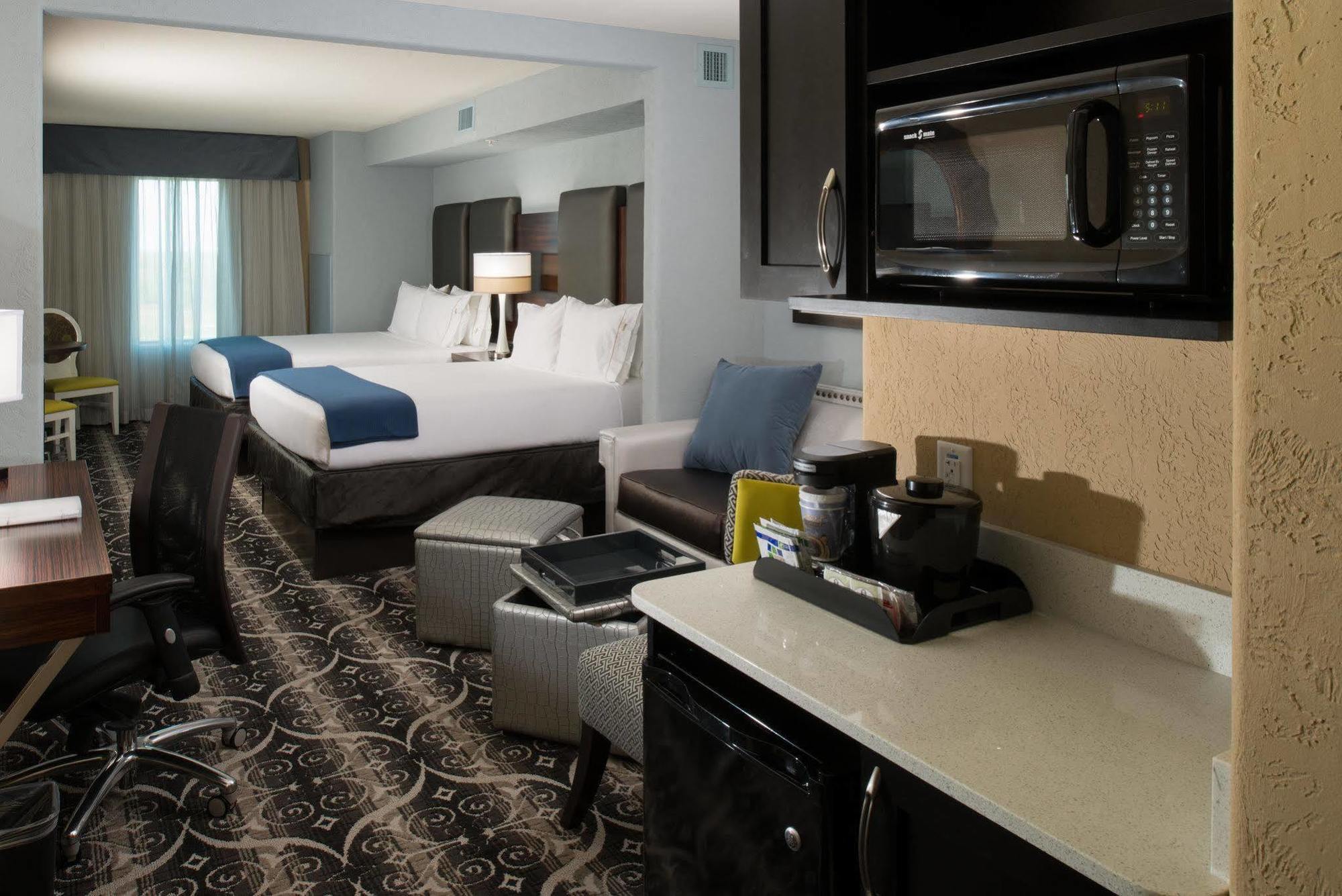 Express & North Kansas By Ihg Kansas City