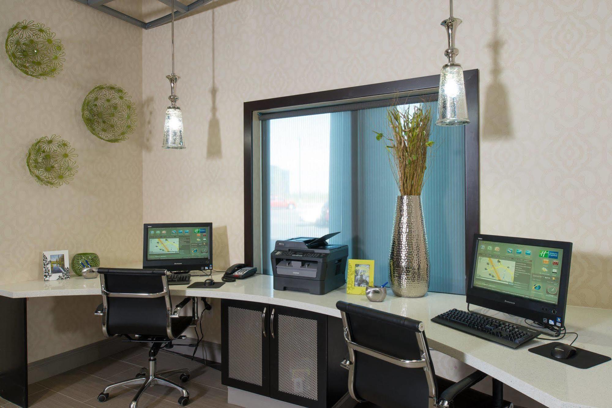 Hotel Express & North Kansas By Ihg Kansas City