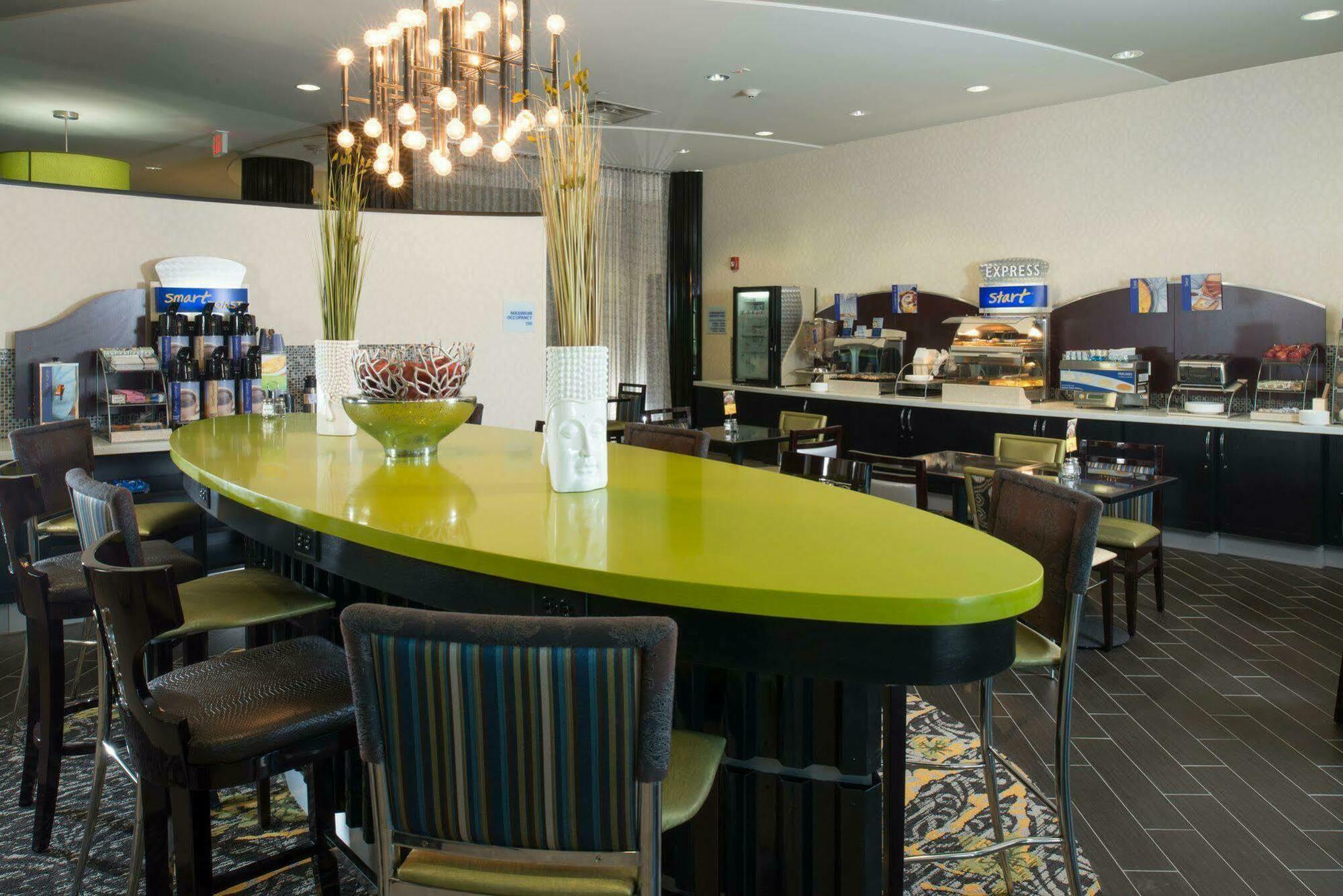 Hotel Express & North Kansas By Ihg Kansas City