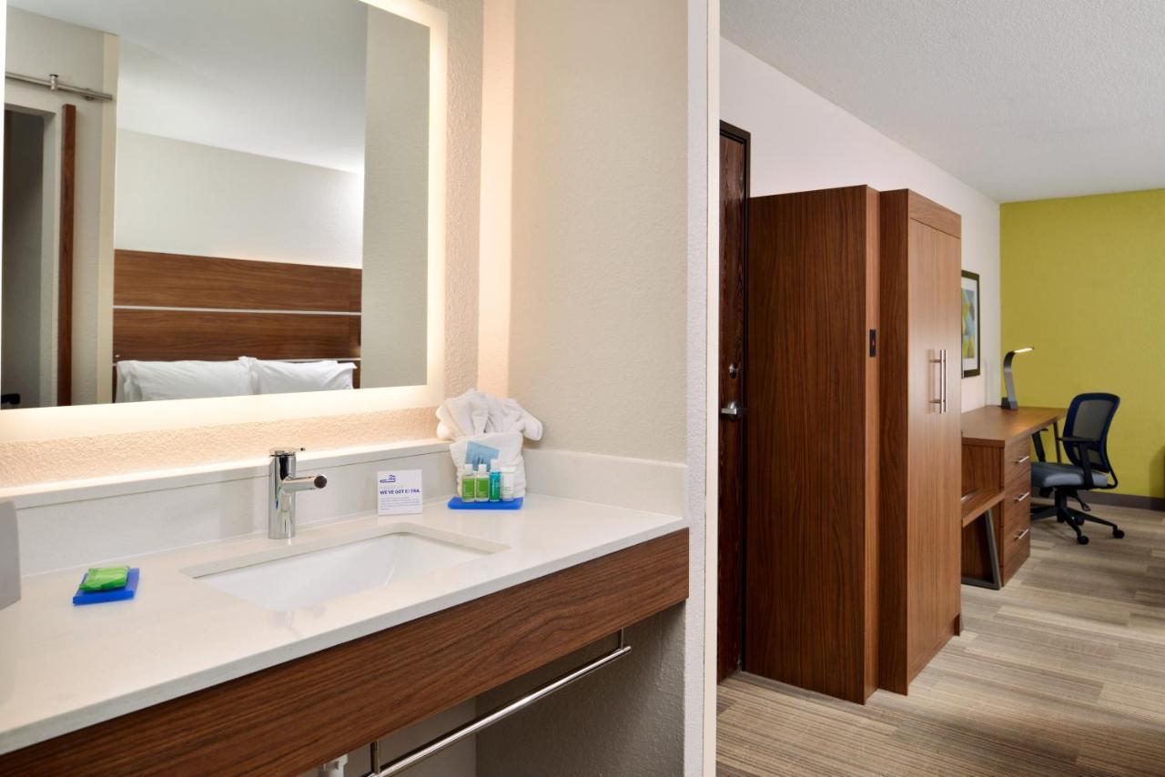 Hotel Express & North Kansas By Ihg Kansas City