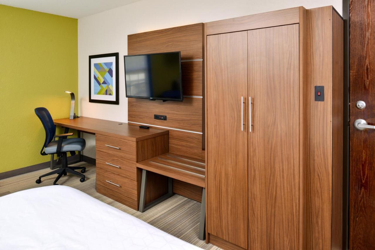 Express & North Kansas By Ihg Hotel Kansas City